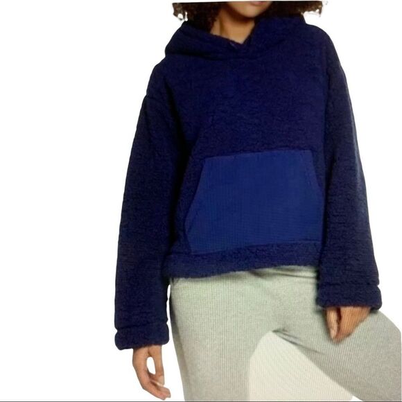 ZELLA Women’s Fuzzy Faux Fur Pullover Hoodie Sweatshirt Blue Size Large - Picture 2 of 12